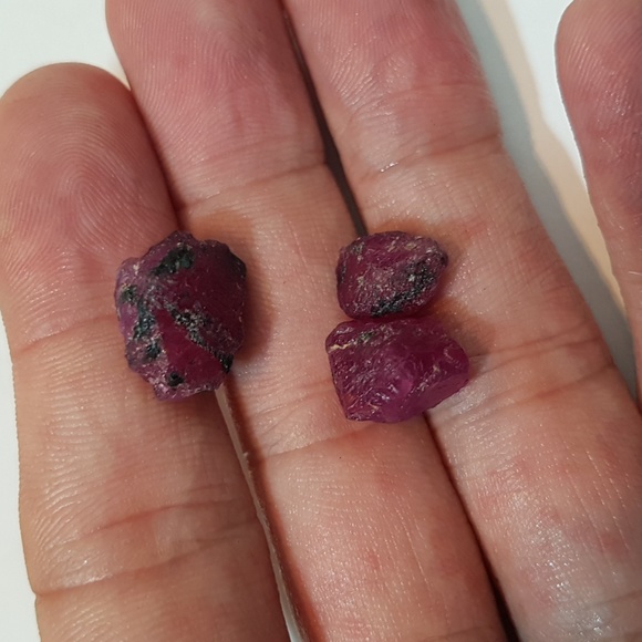 28ct 3 pc winza untreated ruby crystal lot tanzania - Picture 3 of 3